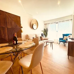 Bahia Luxurious Apartment, 3 Double Rooms, Free Parking, Terrace, Brand New Appartement